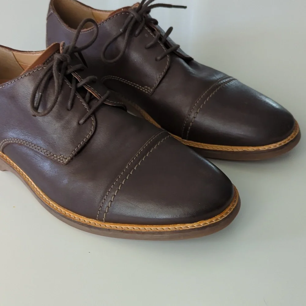 EUC Like New Clarks mens brown leather dress shoe 11 - Picture 3 of 12